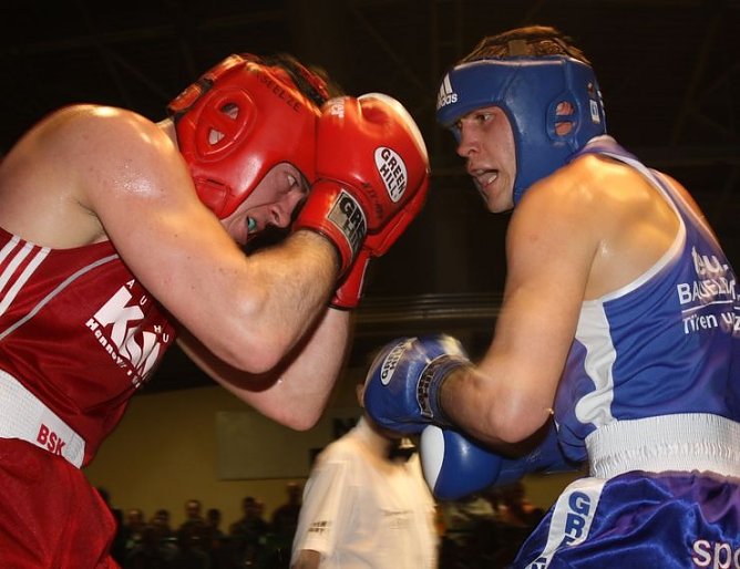 Schwerer Auswärtskampf (Foto: P. Grabe) Schwerer Auswärtskampf (Foto: P. Grabe)