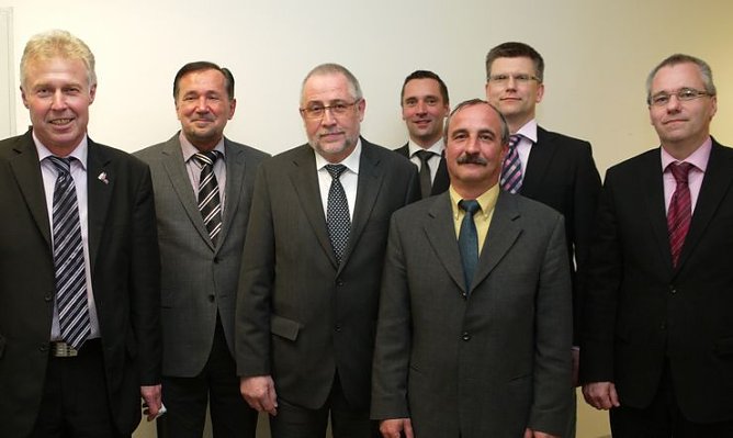 Der alte und neue Vorstand (Foto: nnz) Der alte und neue Vorstand (Foto: nnz)