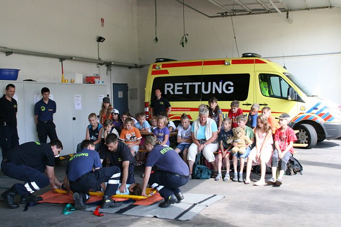 Ferienspiele 2010 (Foto: Familienverein Ellrich ) Ferienspiele 2010 (Foto: Familienverein Ellrich )