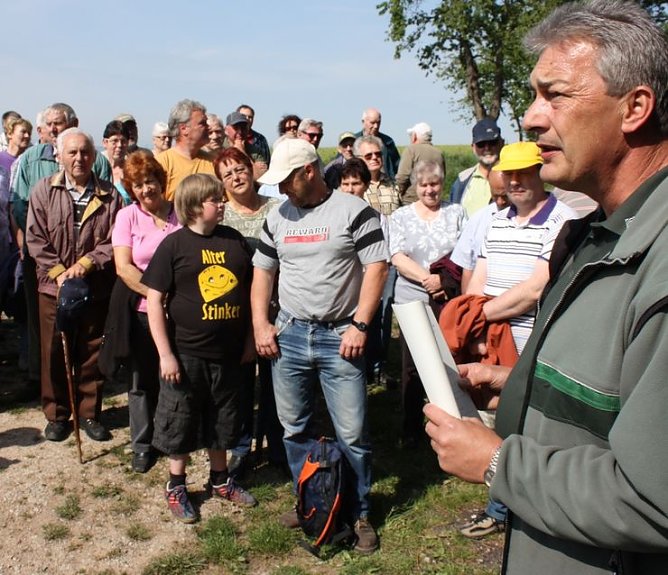 Besuch in ihrem Wald (Foto: P. Grabe) Besuch in ihrem Wald (Foto: P. Grabe)