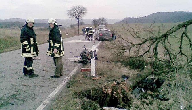 Crash auf der Landstraße (Foto: Dietrich) Crash auf der Landstraße (Foto: Dietrich)