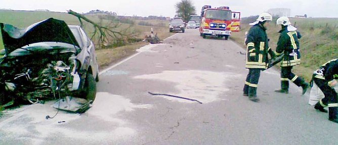 Crash auf der Landstraße (Foto: Dietrich) Crash auf der Landstraße (Foto: Dietrich)