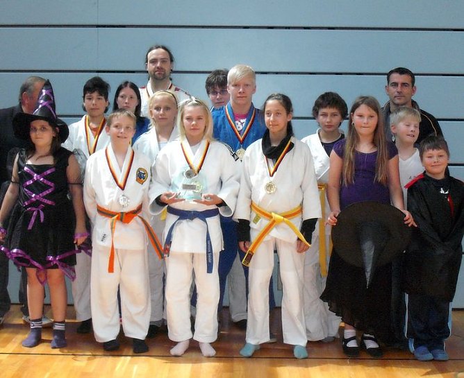 Erfolgreiche Hexen (Foto: privat) Erfolgreiche Hexen (Foto: privat)