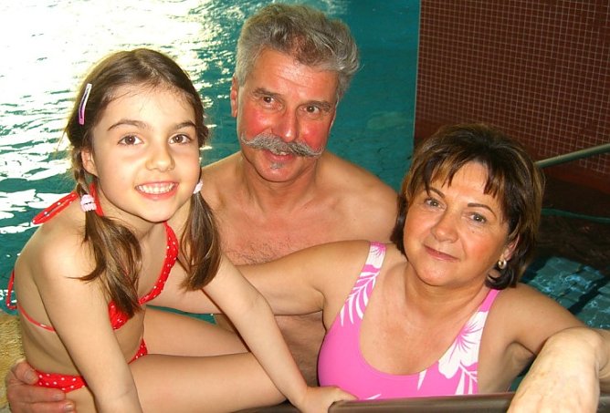 Opa, Oma, Enkelin (Foto: Wernsdorf) Opa, Oma, Enkelin (Foto: Wernsdorf)