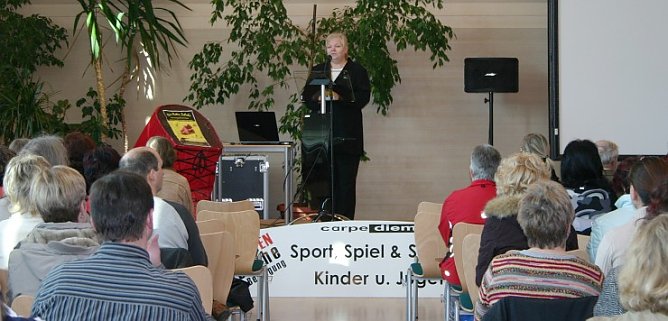 Grünwald beim Referat (Foto: Meyer) Grünwald beim Referat (Foto: Meyer)