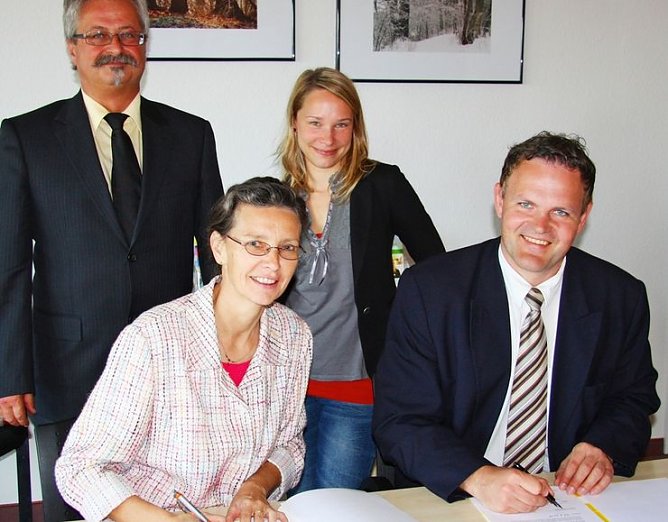 Unterschrieben (Foto: FHN) Unterschrieben (Foto: FHN)