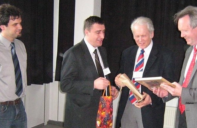 Geschenke mitgebracht (Foto: BIC) Geschenke mitgebracht (Foto: BIC)