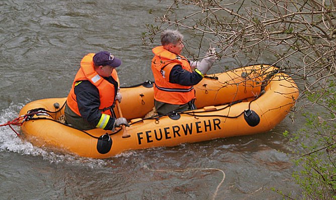 Ufer der Zorge wird abgesucht (Foto: nnz) Ufer der Zorge wird abgesucht (Foto: nnz)