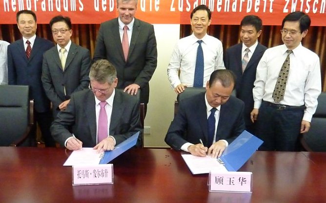 Unterschrieben (Foto: IHK)