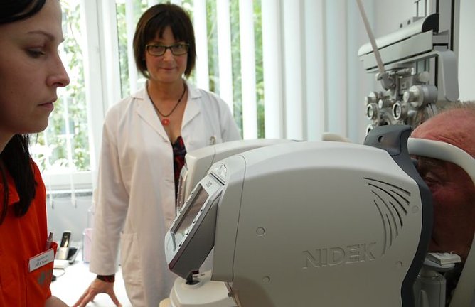 Bei der Untersuchung (Foto: nnz) Bei der Untersuchung (Foto: nnz)