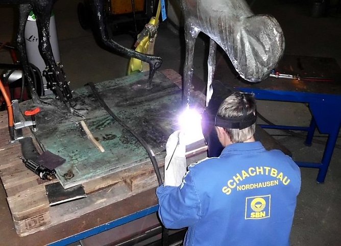 Reparatur am Bein (Foto: privat) Reparatur am Bein (Foto: privat)