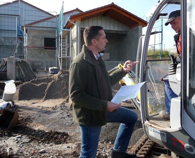 Arbeitsbesprechung (Foto: TiRo Neu ) Arbeitsbesprechung (Foto: TiRo Neu )