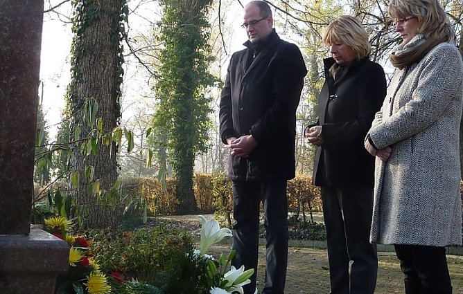 Kr&auml;nze niedergelegt (Foto: I. Bergmann)