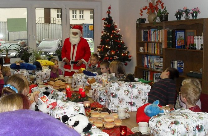 Weihnachtsfeier bei der Thali (Foto: privat) Weihnachtsfeier bei der Thali (Foto: privat)