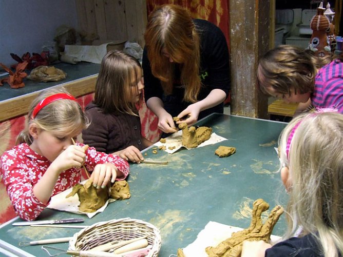 Töpfern (Foto: Kunsthof Friedrichsrode) Töpfern (Foto: Kunsthof Friedrichsrode)