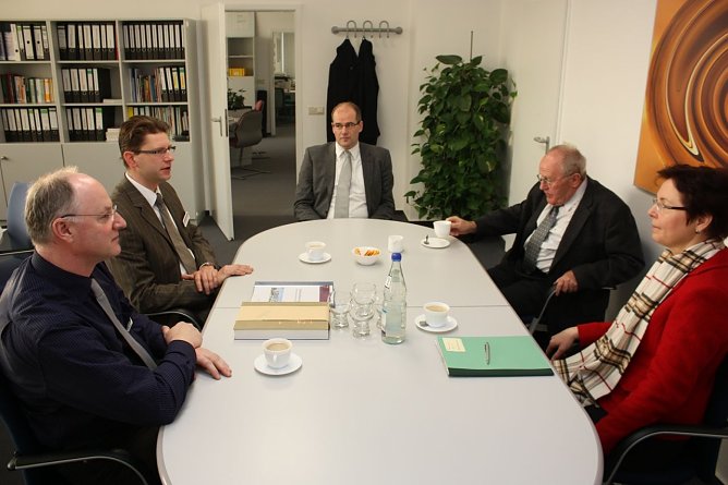 Gemeinsames Gespräch (Foto: P. Grabe) Gemeinsames Gespräch (Foto: P. Grabe)