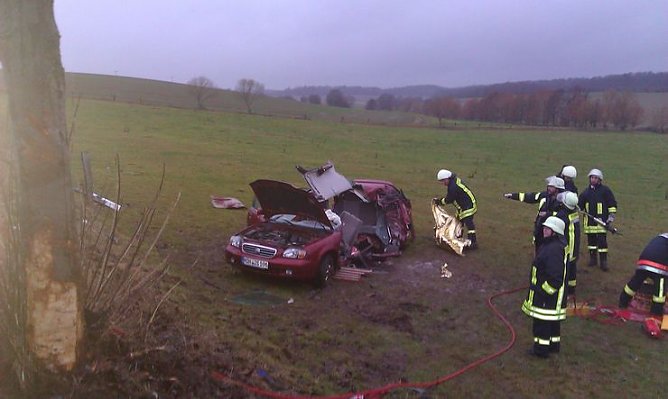 Unfall zwischen Mackenrode und Limlingerode (Foto: N. Kratzin) Unfall zwischen Mackenrode und Limlingerode (Foto: N. Kratzin)
