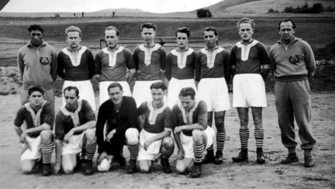 Die Mannschaft aus Goslar 1954 (Foto: Archiv Verkouter) Die Mannschaft aus Goslar 1954 (Foto: Archiv Verkouter)