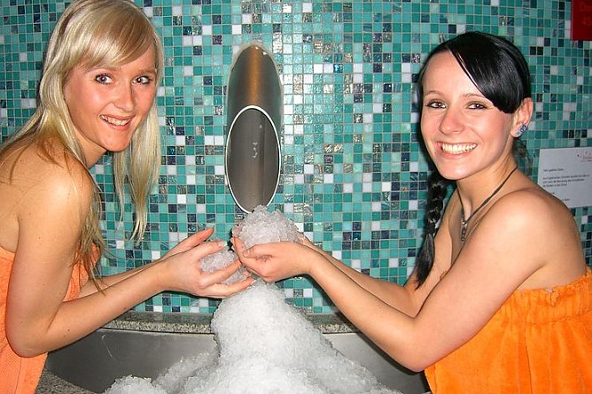 Heiß und kalt (Foto: Badehaus) Heiß und kalt (Foto: Badehaus)