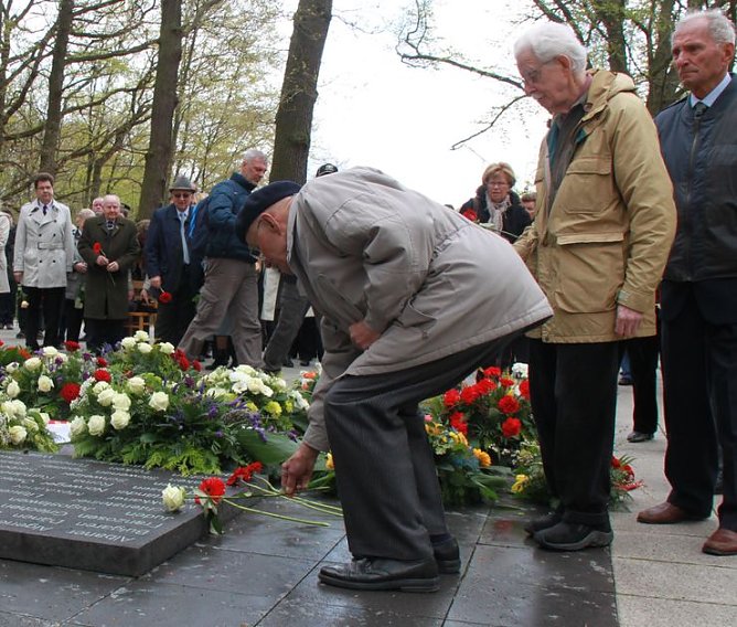 Gedenkfeier im April 2011 (Foto: KZ-Gedenkst&auml;tte Mittelbau-Dora)
