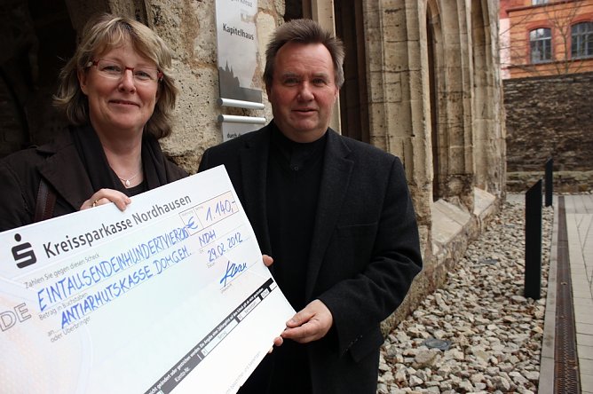 Spende übergeben (Foto: P. Grabe) Spende übergeben (Foto: P. Grabe)