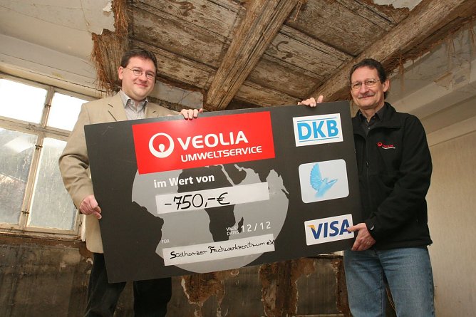 Spende &uuml;bergeben (Foto: privat)