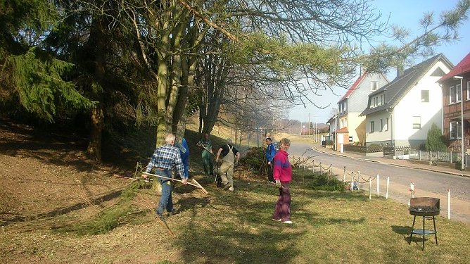 Arbeitseinsatz (Foto: Julia Nikoleizig) Arbeitseinsatz (Foto: Julia Nikoleizig)