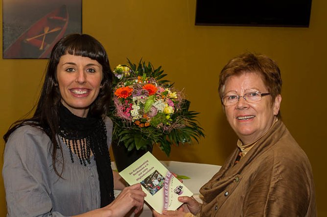 &Uuml;bergeben (Foto: A. Levi)