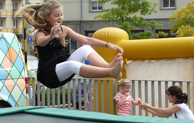 Ab in die Luft beim KNAX-Kindertag (Foto: nnz)