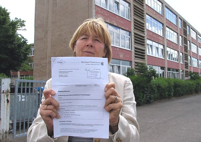 Rinke vor der Lessing-Schule (Foto: psv)