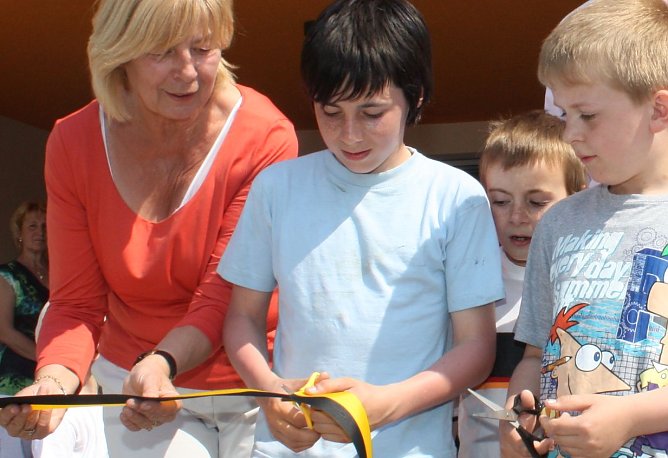 Band durchschnitten (Foto: P. Grabe) Band durchschnitten (Foto: P. Grabe)