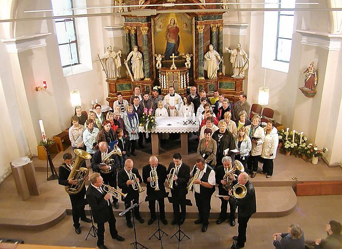 Wallfahrer unterwegs (Foto: E. Seifert) Wallfahrer unterwegs (Foto: E. Seifert)