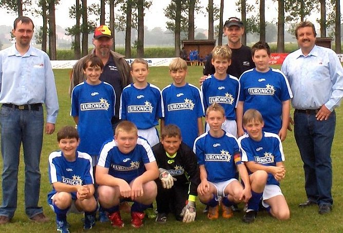 Trikots übergeben (Foto: nnz) Trikots übergeben (Foto: nnz)