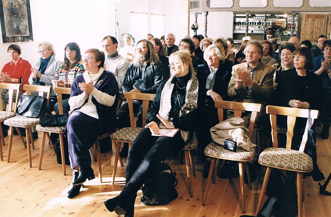 Erste Diskurse mit Sarah Kirsch (Foto: Archiv Kneffel) Erste Diskurse mit Sarah Kirsch (Foto: Archiv Kneffel)