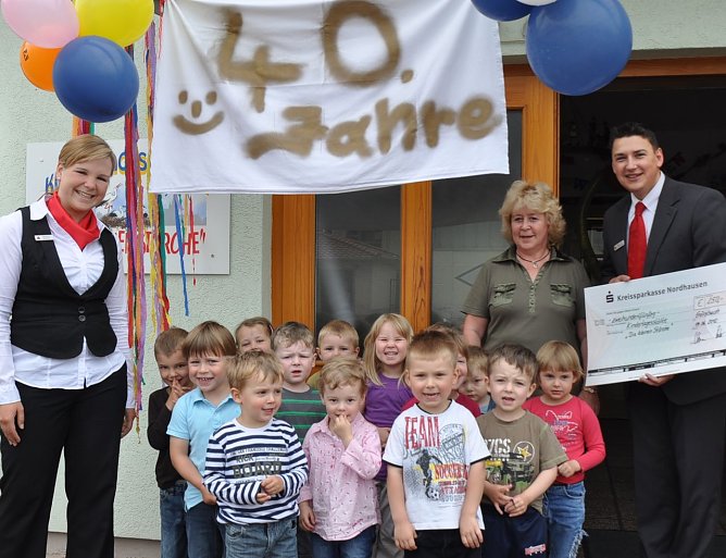 Übergeben (Foto: KSK) Übergeben (Foto: KSK)