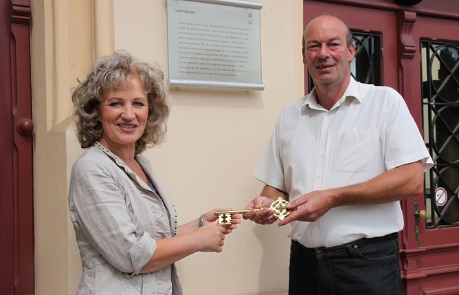 Schlüsselübergabe (Foto: J. Piper) Schlüsselübergabe (Foto: J. Piper)