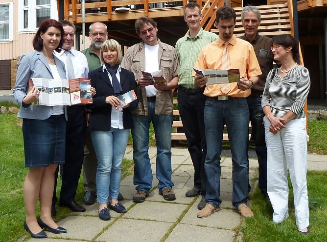 Neues Faltblatt präsentiert (Foto: privat) Neues Faltblatt präsentiert (Foto: privat)