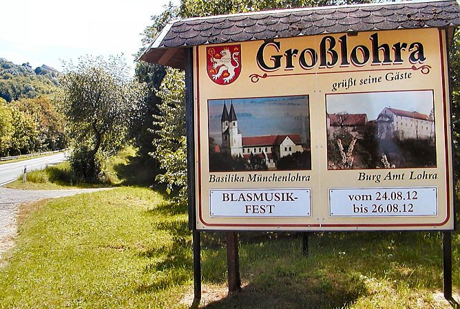 Grüße am Ortseingang (Foto: E. Seifert) Grüße am Ortseingang (Foto: E. Seifert)