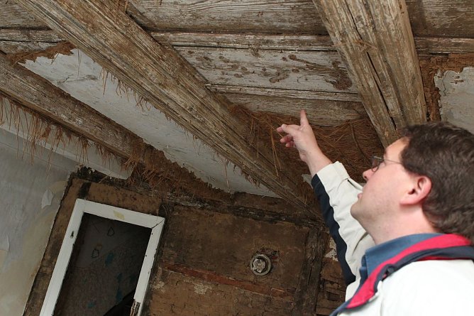 Freigelegte Bohlen (Foto: nnz)