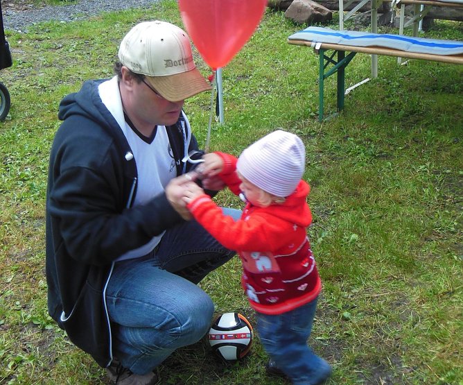 Rene Weber mit Töchterchen zu Gast (Foto: L. Schubert) Rene Weber mit Töchterchen zu Gast (Foto: L. Schubert)