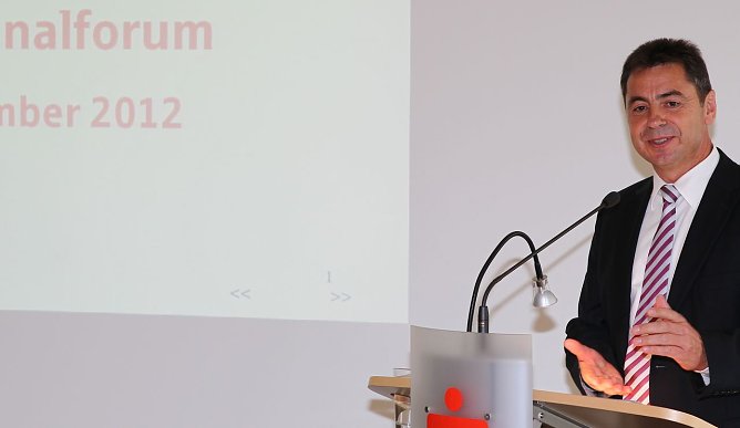 Wolfgang Asche begrüßt die Teilnehmer (Foto: nnz) Wolfgang Asche begrüßt die Teilnehmer (Foto: nnz)