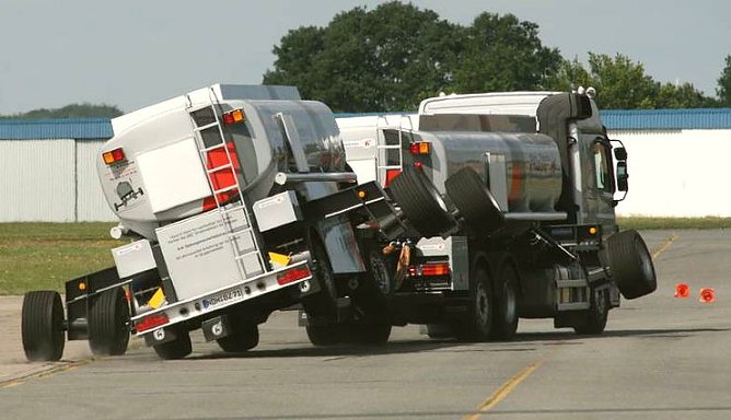 Kippender Tanker (Foto: BBZ)