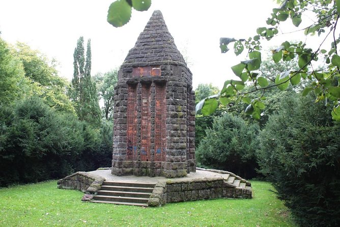 Kriegerdenkmal wird saniert (Foto: PSV) Kriegerdenkmal wird saniert (Foto: PSV)