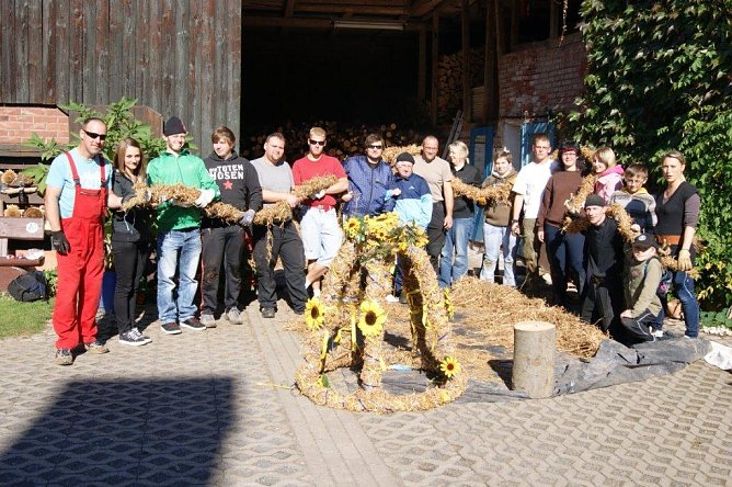 Stroh gewickelt (Foto: M. Randel)