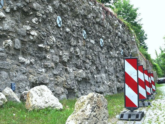 Die Stadtmauer (Foto: nnz) Die Stadtmauer (Foto: nnz)