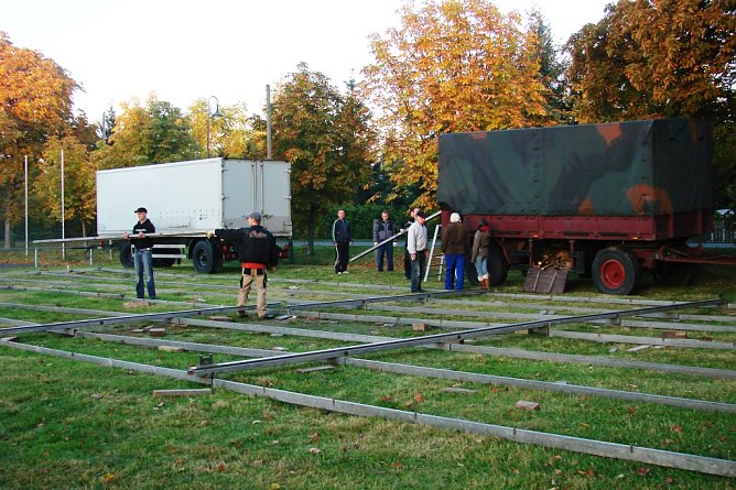 Aufbau des Zeltes (Foto: privat)