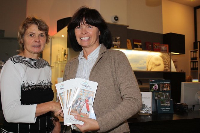 Besuch in der Stadtinfo (Foto: Pressestelle Stadtverwaltung)