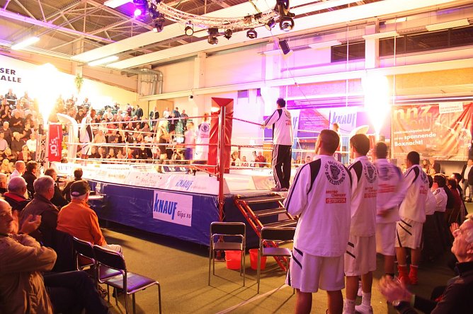 Energiereiche Boxnacht (Foto: P. Grabe) Energiereiche Boxnacht (Foto: P. Grabe)