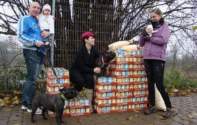 Spende &uuml;bergeben (Foto: Sandra Witzel)