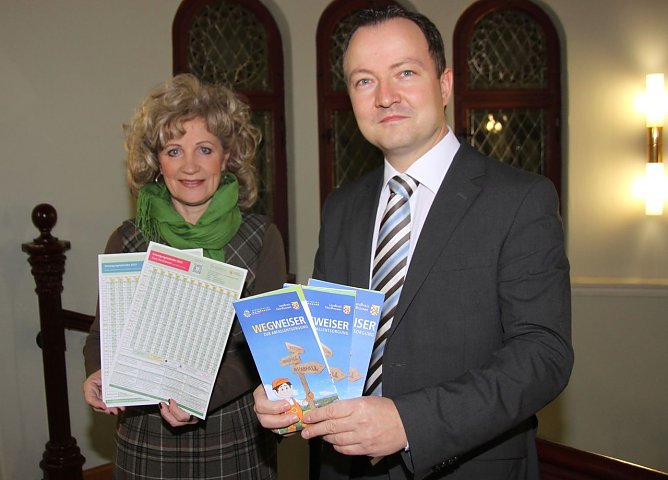 Kalender übergeben (Foto: J. Piper) Kalender übergeben (Foto: J. Piper)